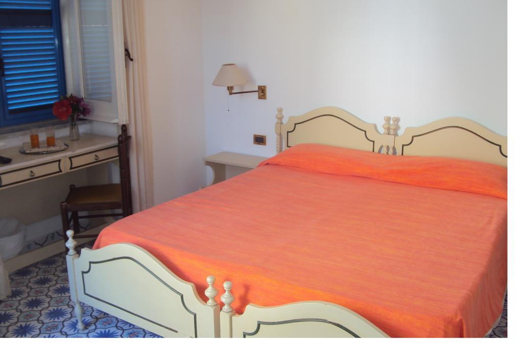 Hotel Villa Hermosa イスキア島 部屋 写真